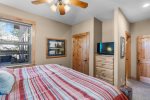Woods & Irons Lodge, Master Bedroom 4 with Smart TV and Access to ensuite Bath